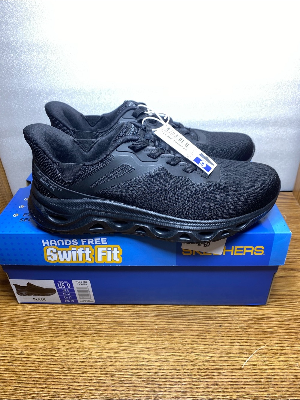 Skechers Swift Fit Hands Free Sneakers Men’s Size 9 Black Memory Foam Shoes New